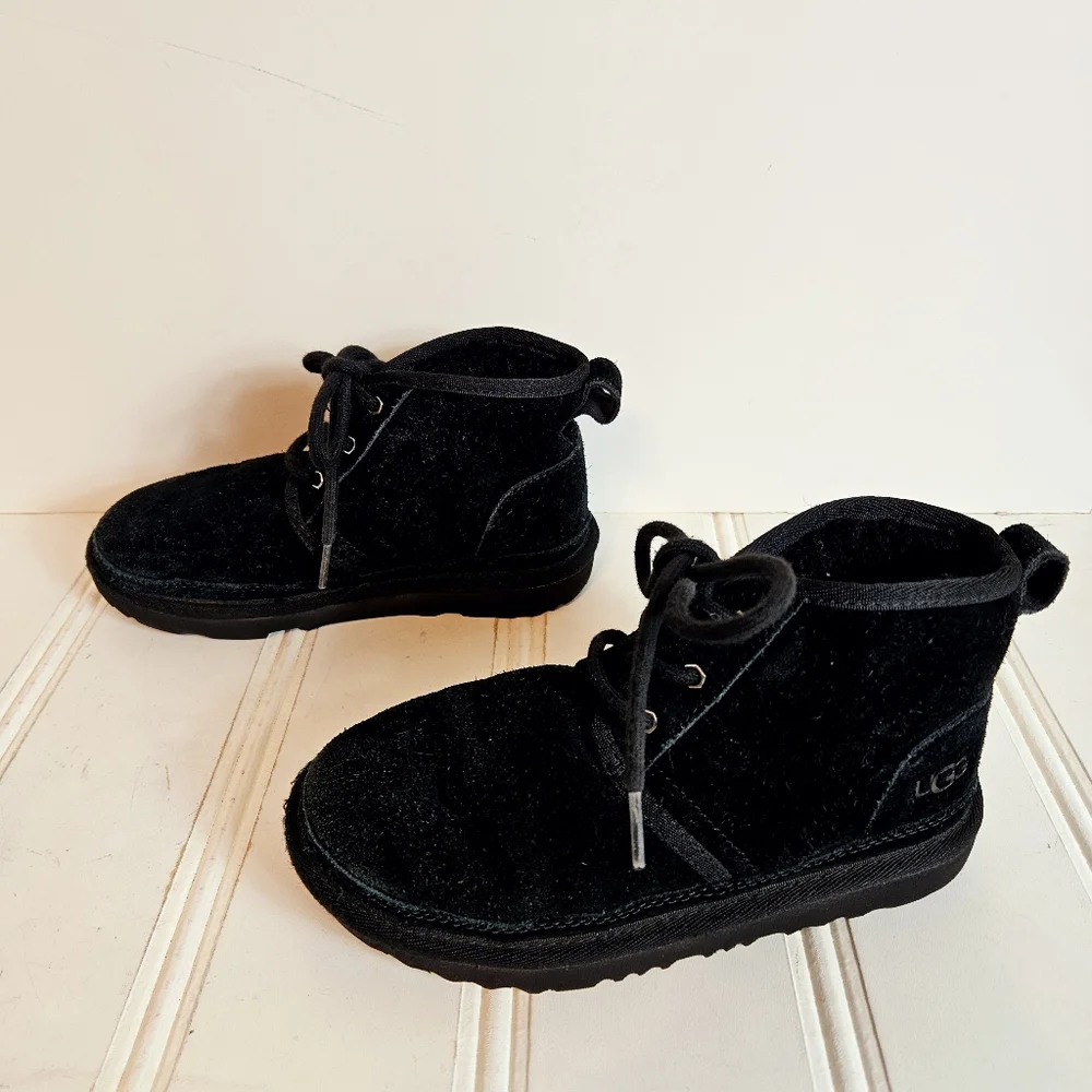 UGG Neumel II Chukka Boots Kids 1 Ankle Suede Wool Lined Lace Up Black Cozy